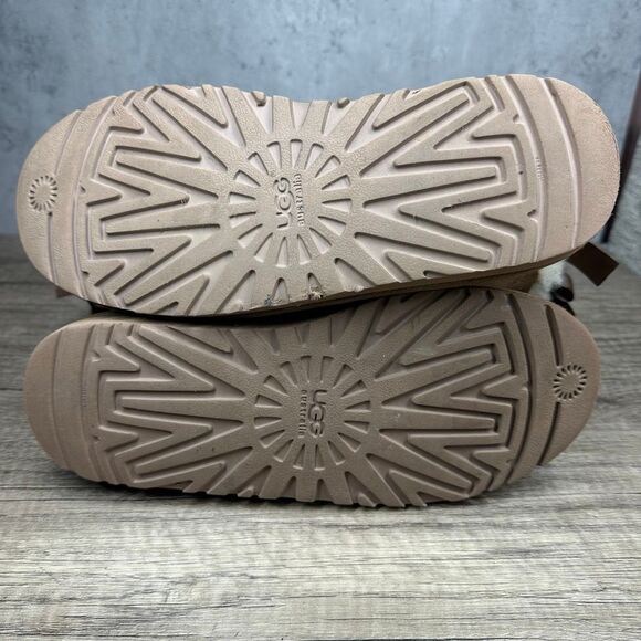UGG~Women's~Chestnut Bailey Bow II~Short Sheepskin Boots(1016225)~Size 6 - Picture 11 of 12